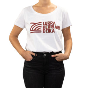 "Lurra herriari deika" kamiseta